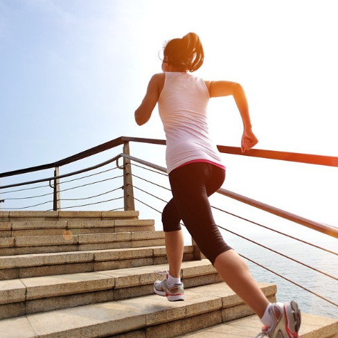 đi bộ buổi sáng có giúp giảm cân không ?