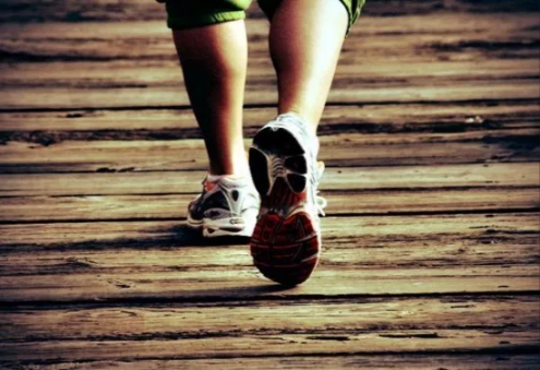 tại sao chạy bộ lại giảm cân tốt hơn đi bộ