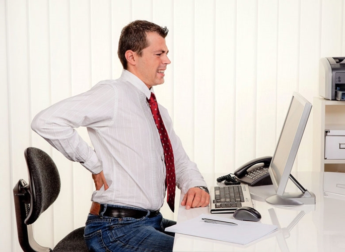 Những cách chữa bệnh đau lưng hiệu quả của dân văn phòng