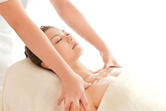 Hướng dẫn cách massage giúp tăng vòng 1