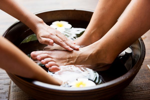 Các huyệt ở chân và cách massage chân hiệu quả