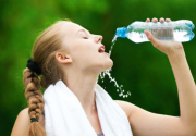 Uống nước đúng cách khi chạy bộ